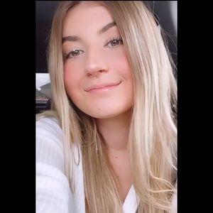 Meet your Posher, Emelia